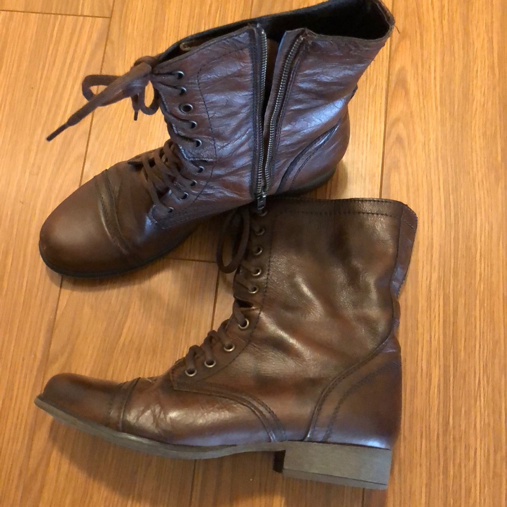 Steve Madden “Troopa” boots in brown; size 10.