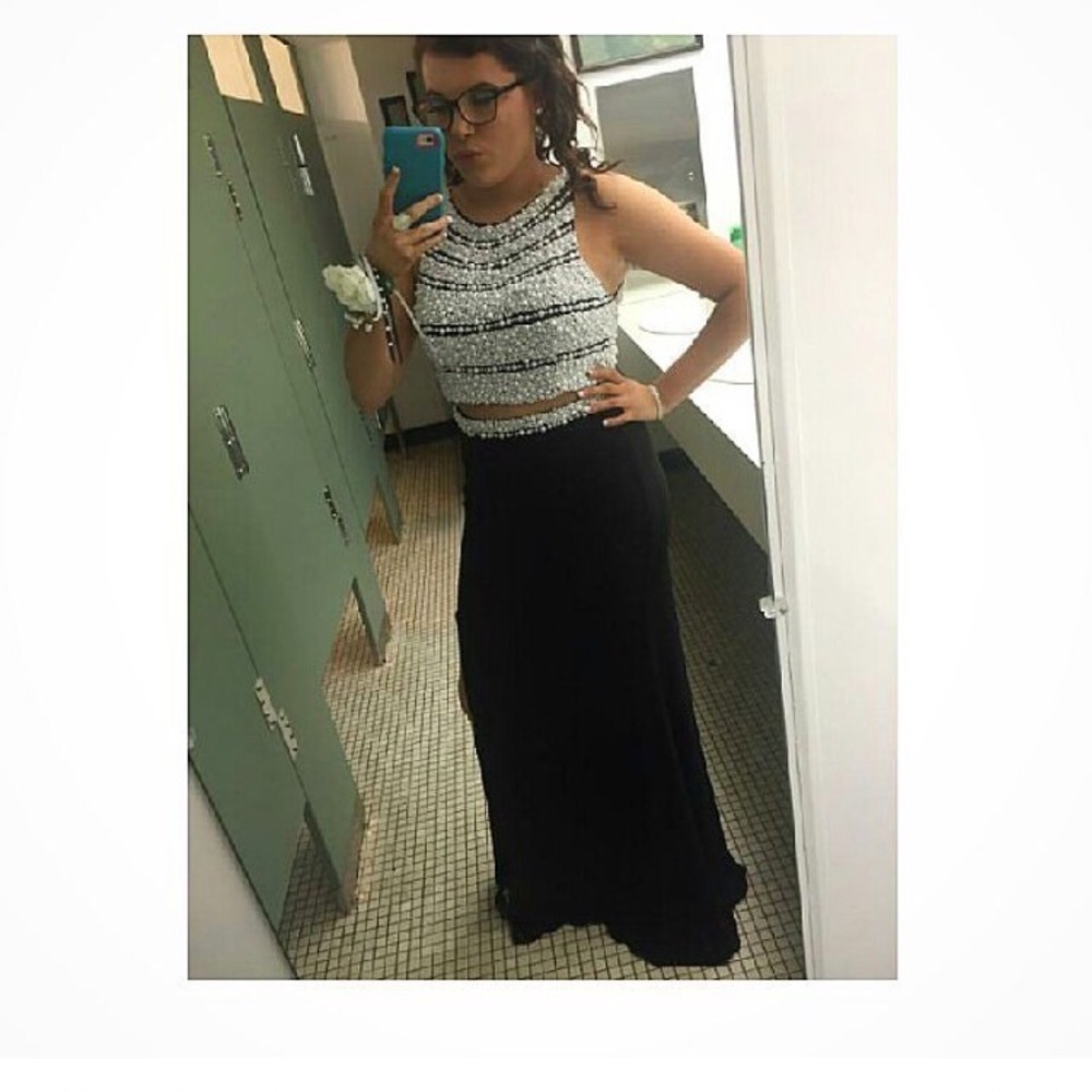 Prom dress! - Picture 2 of 4