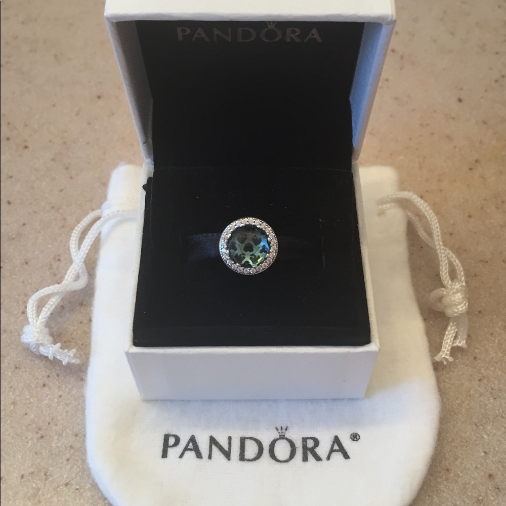 NEW Authenic Pandora Radiant hearts charm
