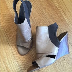 Vince Camuto open toe leather shoes size 10