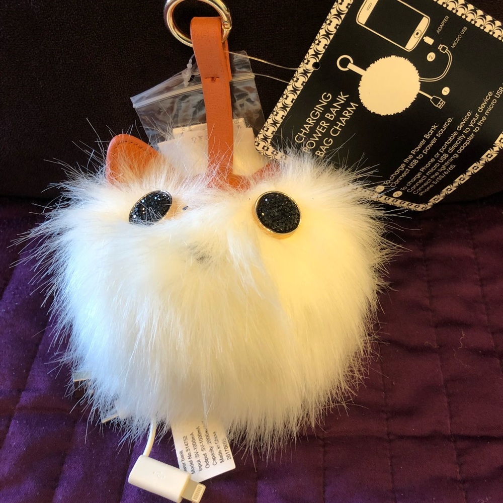 Fox Pompom phone charger