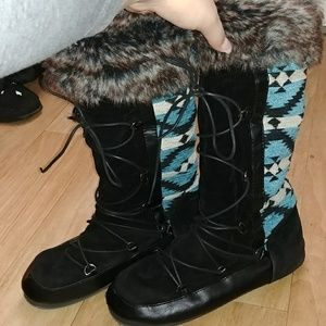 On hold ccepeda99 1/30 Fuzzie Aztec Boots