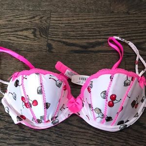 Victoria’s Secret bra 34C