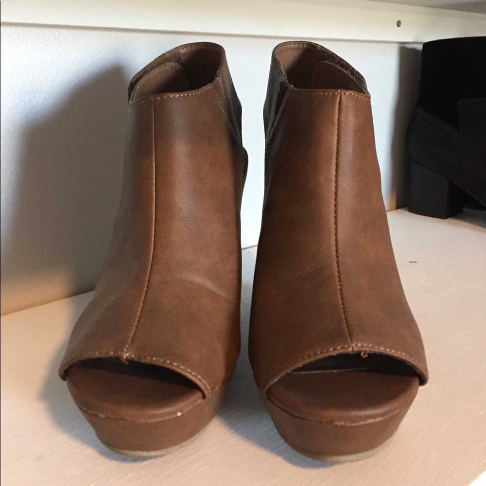 Taupe wedges