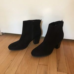 Ankle boots black suede