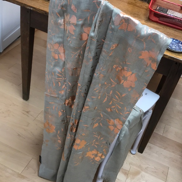 SAACHI Rose Golden Scarf NWOT - Picture 2 of 5