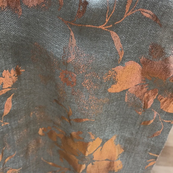 SAACHI Rose Golden Scarf NWOT - Picture 3 of 5