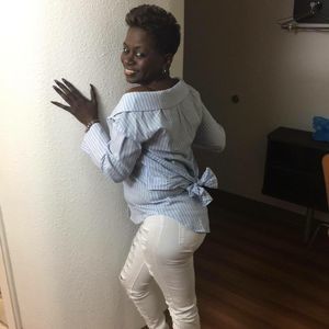 Meet your Posher, Gloria