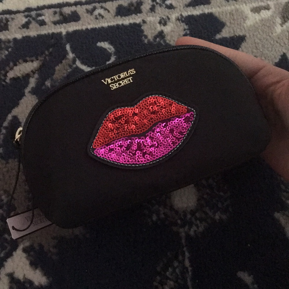 VICTORIA'S SECRET SEQUIN LIPS COSMETIC BAG, NWT