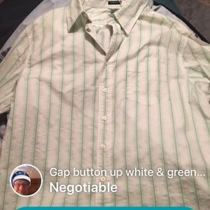 Gap button up