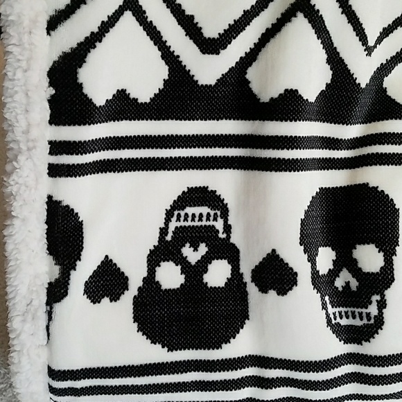 🌹FLASH SALE🌹NWT-BETSEY JOHNSON SHERPA BLANKET - Picture 2 of 8