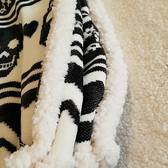 🌹FLASH SALE🌹NWT-BETSEY JOHNSON SHERPA BLANKET - Picture 6 of 8