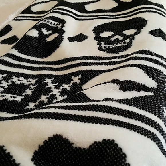 🌹FLASH SALE🌹NWT-BETSEY JOHNSON SHERPA BLANKET - Picture 7 of 8