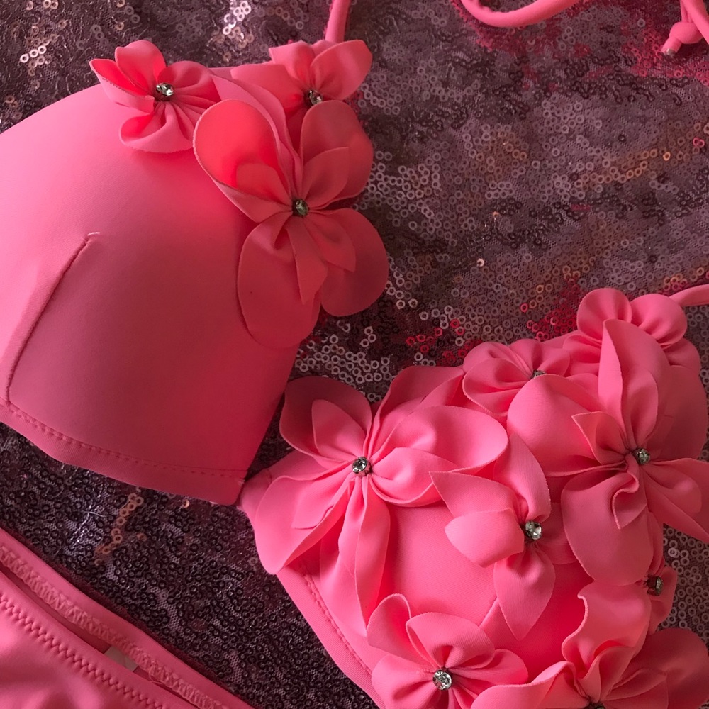 💥FREE💥 with bundle purchase. Floral Bikini - Picture 2 of 5