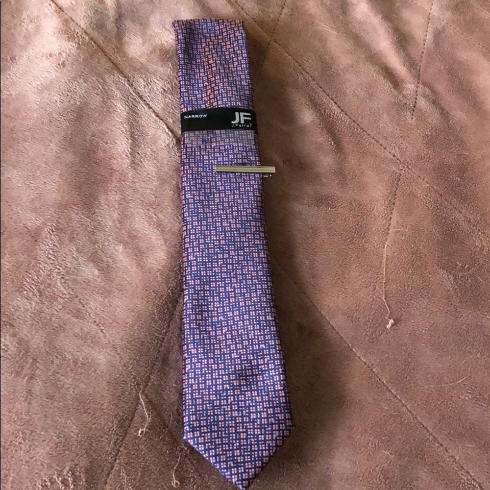 NWT JF JV SPINNER TIE WITH TIE CLIP