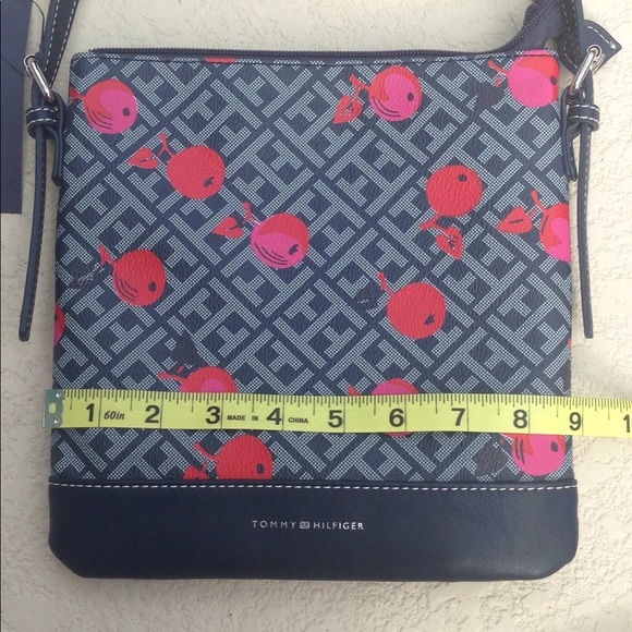 Cute Tommy Hilfiger Cherry XBODY Purse - Picture 4 of 8