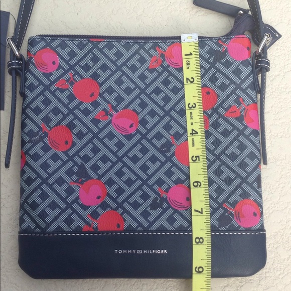 Cute Tommy Hilfiger Cherry XBODY Purse - Picture 5 of 8