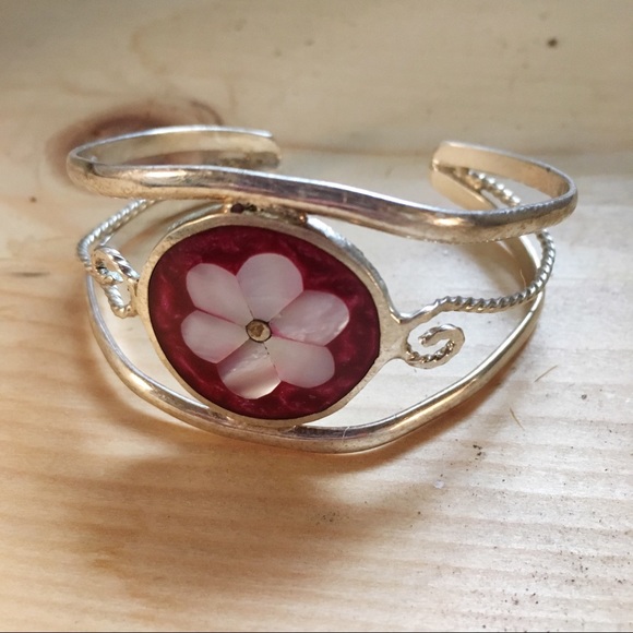 Jewelry - Alpaca silver mother-of-pearl flower bracelet