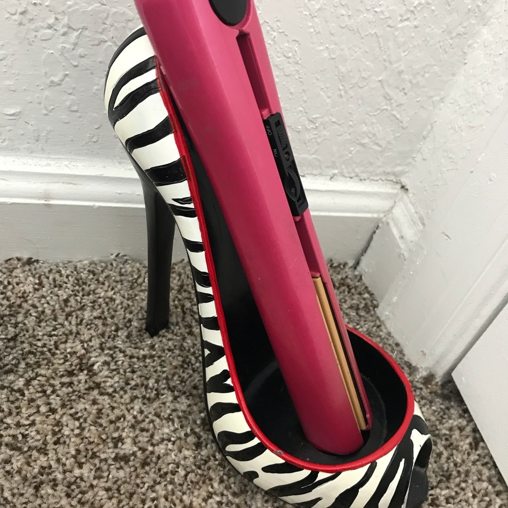 Glass stiletto straightener holder