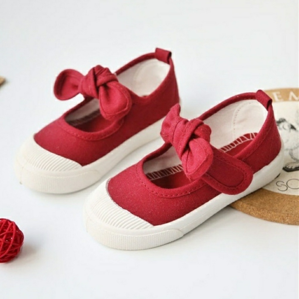 Big girls shoes size 2