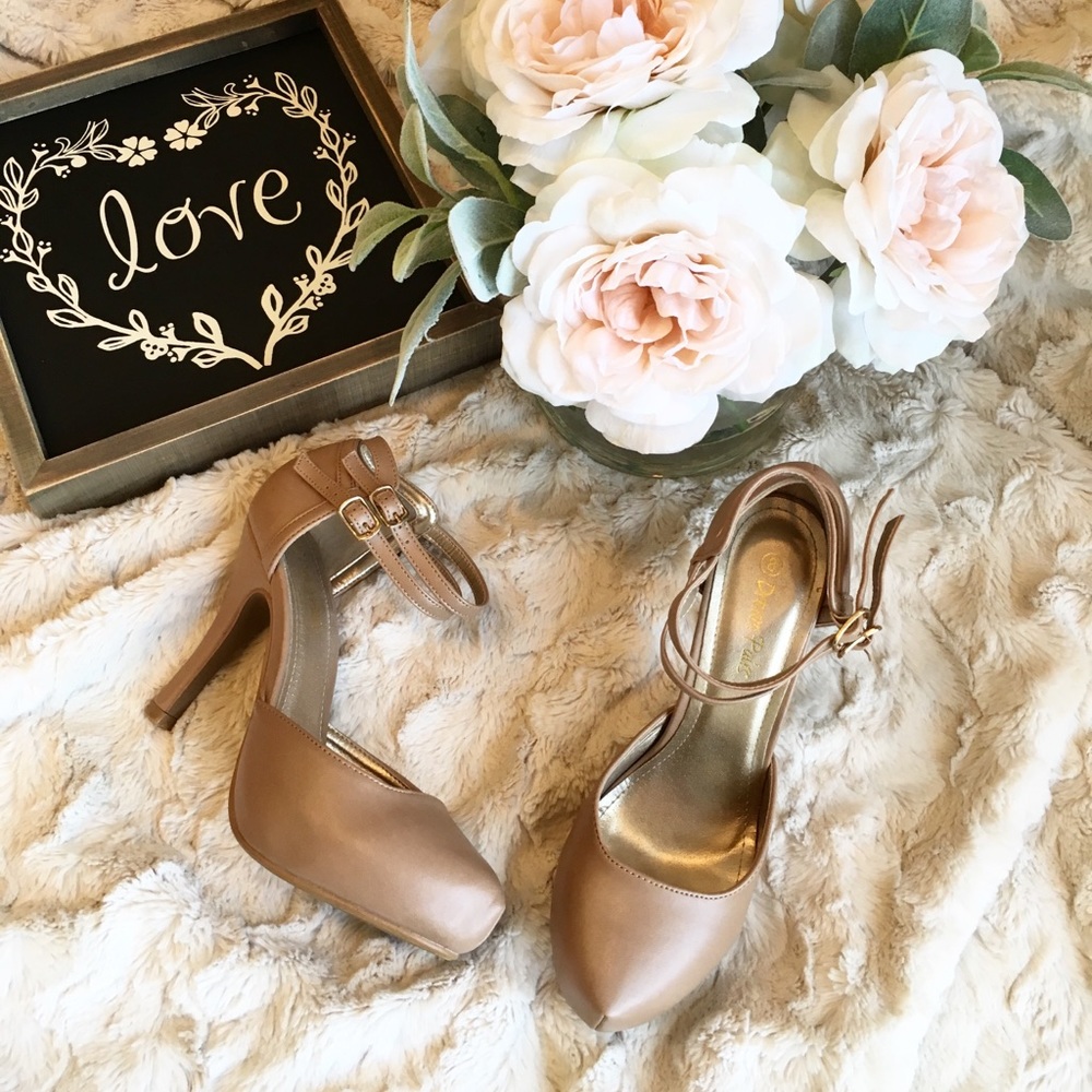 🎉HOST PICK🎉🍍 Nude Ankle Strap Heels 🍍