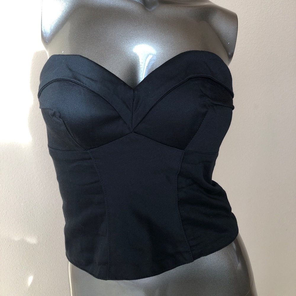 Black sleeveless shirt! Never been worn ❤️