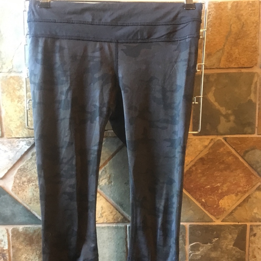 Lululemon Black camo Run Inspire crops.