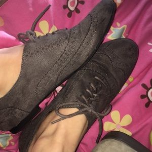 Women's faux suede gray lace up flats size 8.5