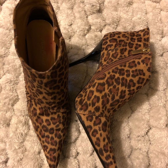 Anne Michelle - Picture 1 of 2