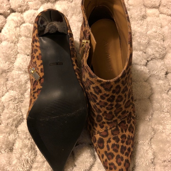 Anne Michelle - Picture 2 of 2