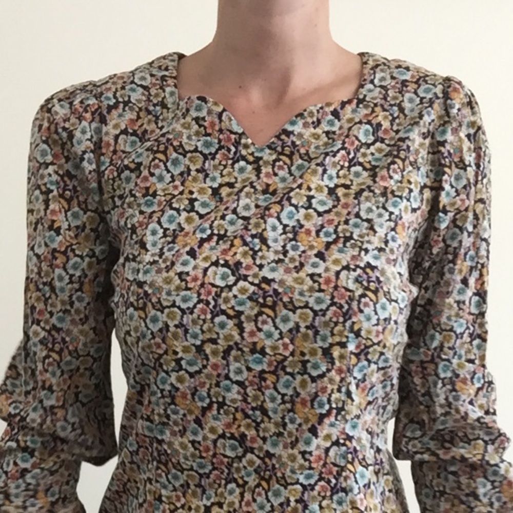 Vintage floral print dress long sleeve v-neck