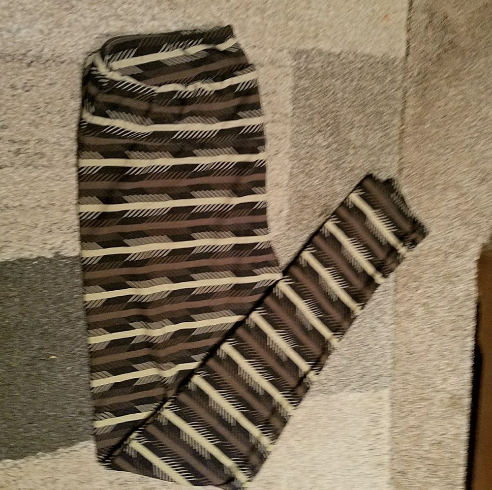 ❤❤SALE!!! LULAROE TC LEGGINGS ❤❤
