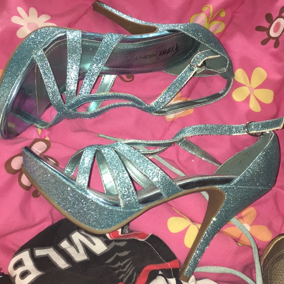 Blue glitter sandal heels women's size 8 - Picture 4 of 5