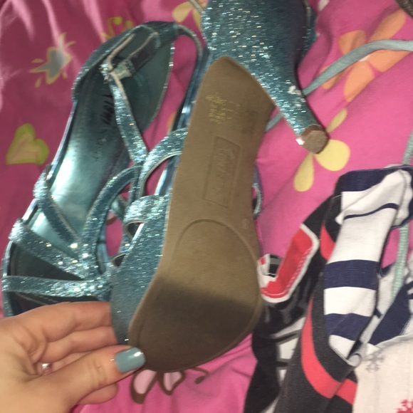 Blue glitter sandal heels women's size 8 - Picture 5 of 5