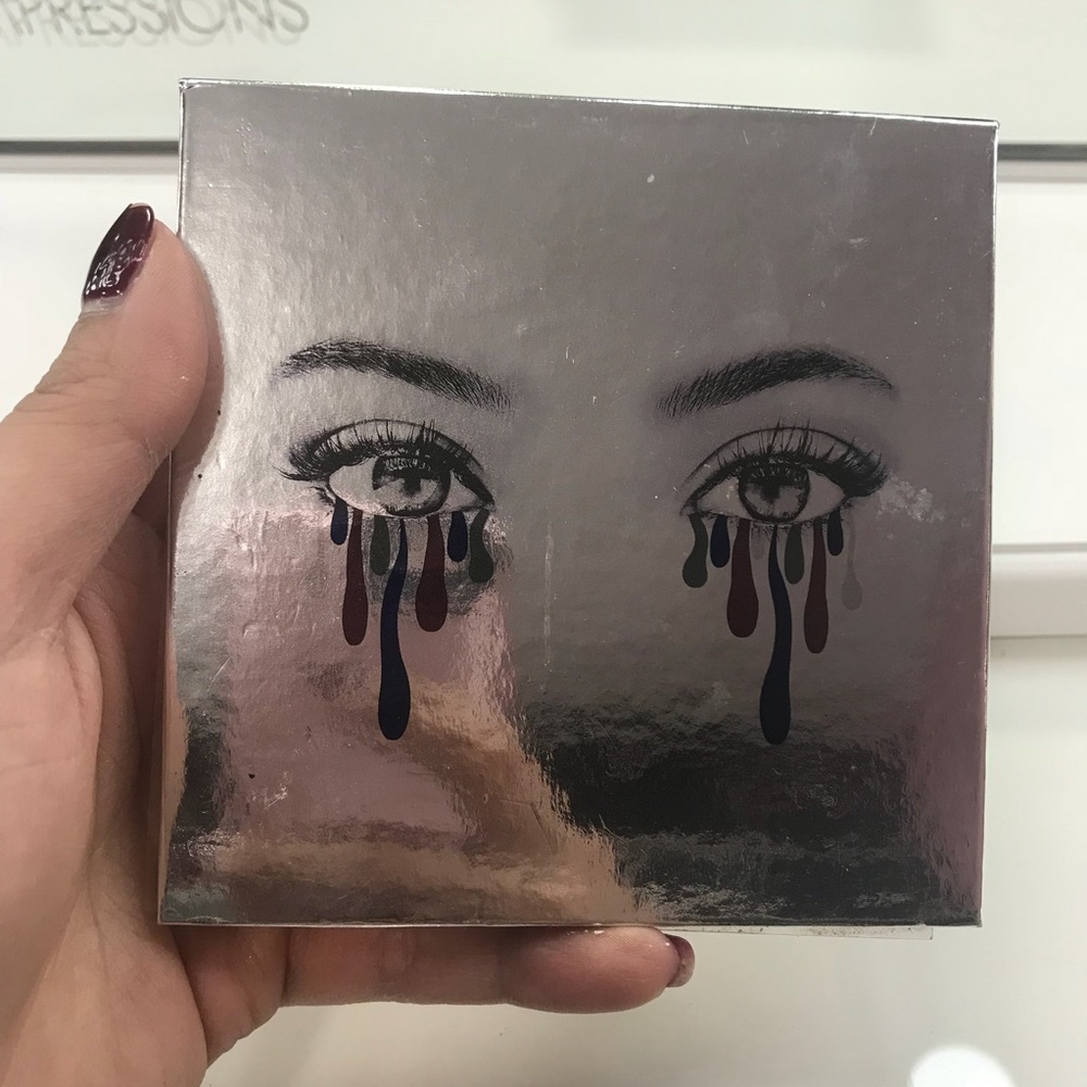 Kylie cosmetics holiday palette