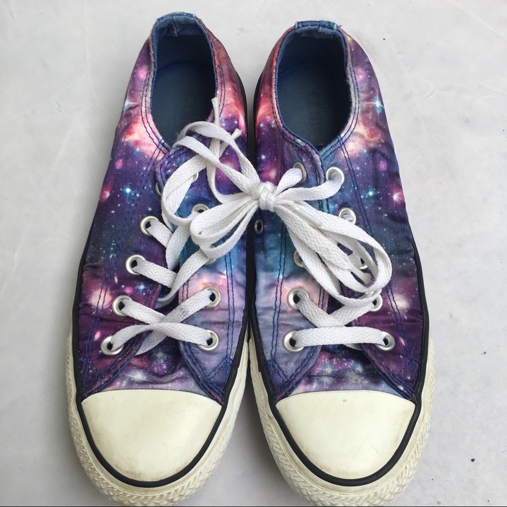 Converse Galaxy Low Top Sneakers Size 6