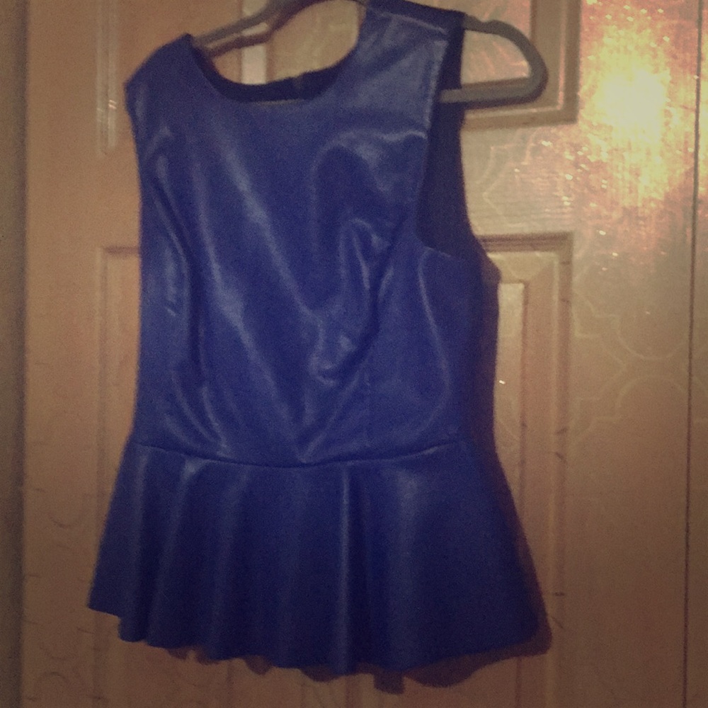 Sleeveless shirt