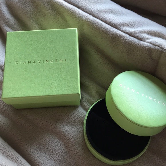 Diana Vincent earring box - Picture 1 of 1