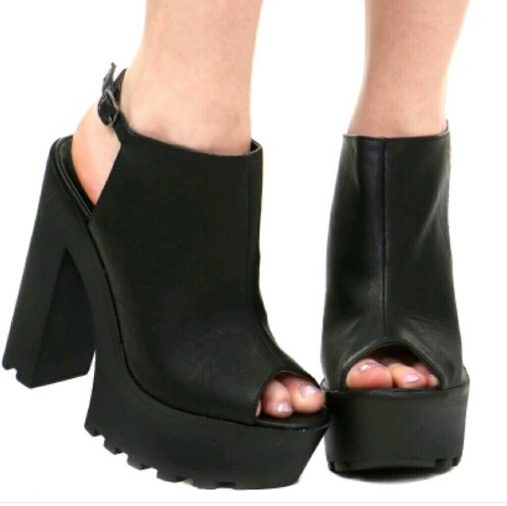 Wild diva platform mules