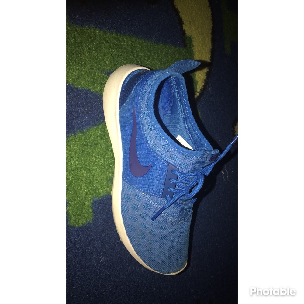 NIKE JUVENATE. SIZE 6.5
