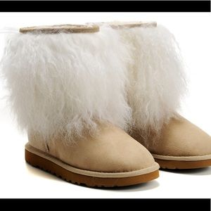 UGG WOMEN SHORT SHEEPSKIN CUFF SAND BOOT