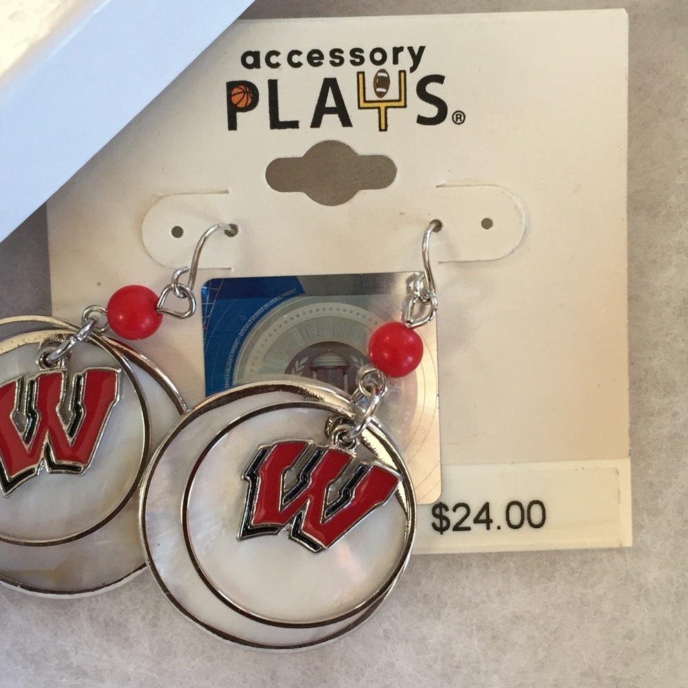 NWT WISCONSIN BADGERS 3 layered round earrings