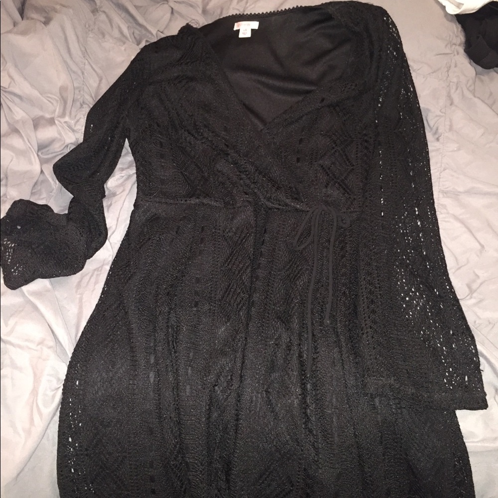 Black v dress super cute!
