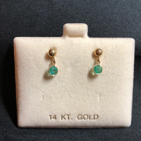 4mm emerald with 4mm ball stud in 14 karat gold - Picture 1 of 1