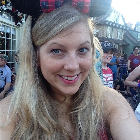 Meet your Posher, Britney - Picture 1 of 1