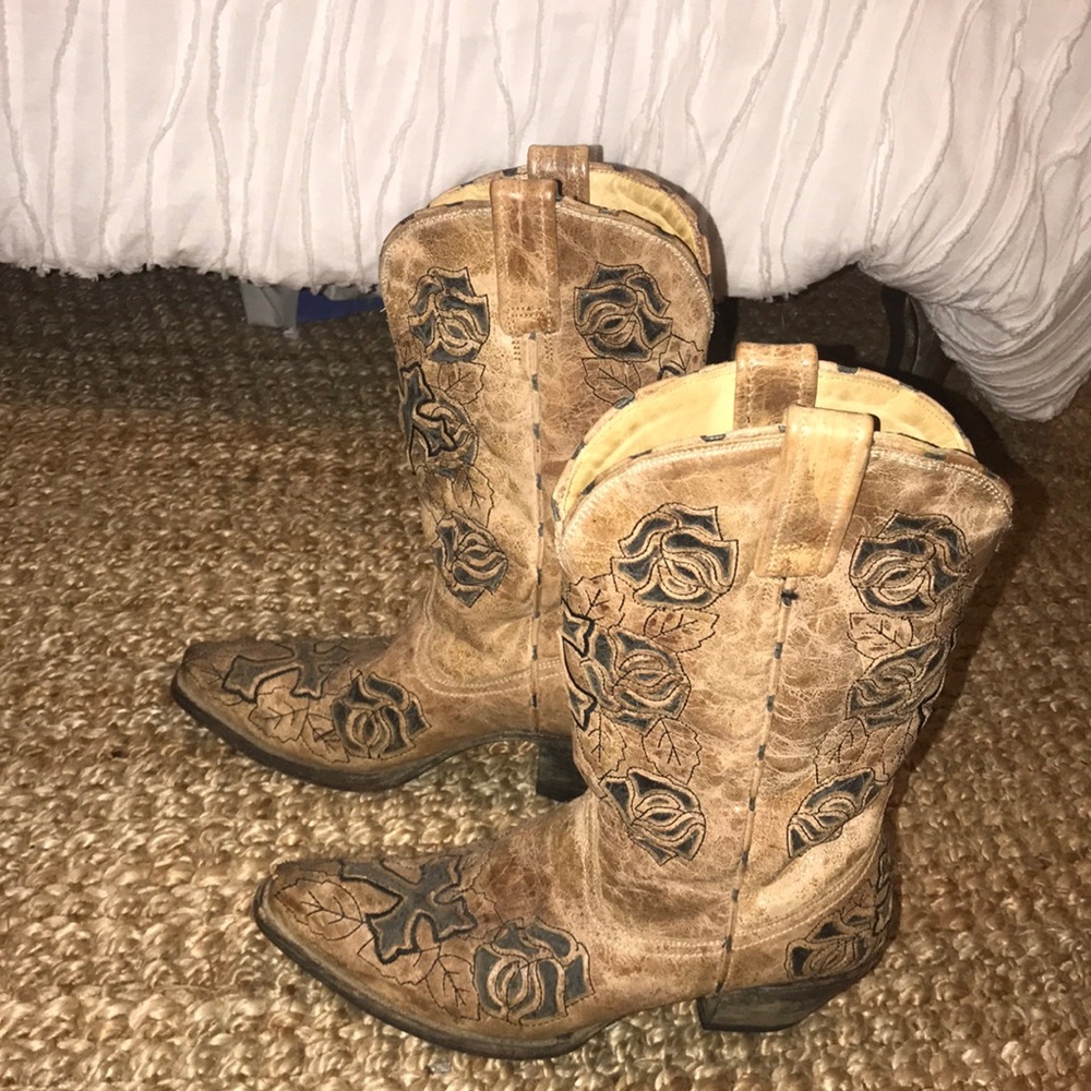 Coral Western Boots
