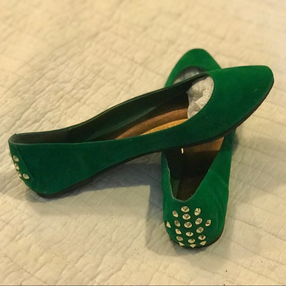 Bamboo size 10 green & gold studded ballet flats