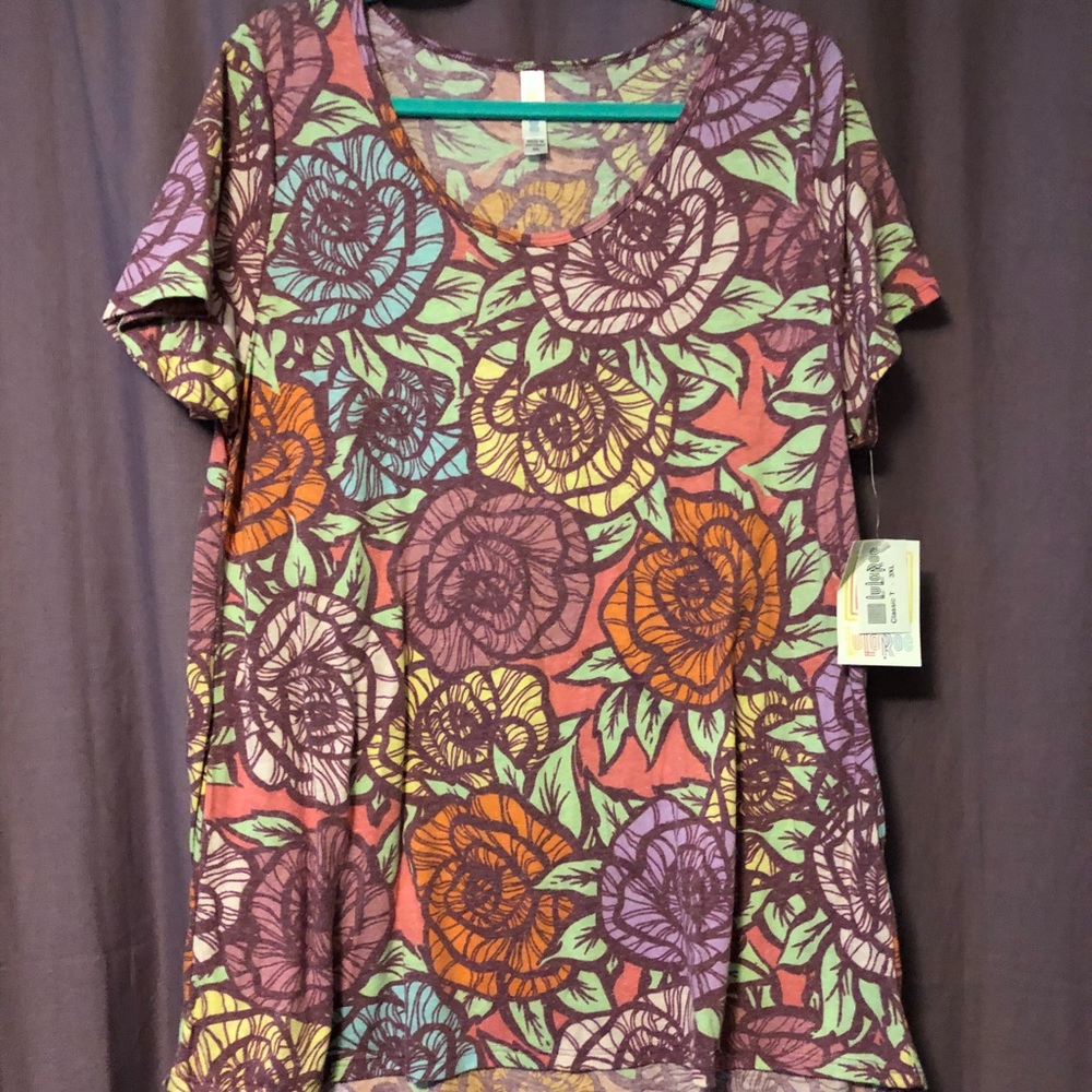 BNWT Lularoe Classic T