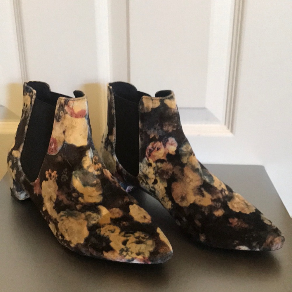 Top shop like new velvet boot