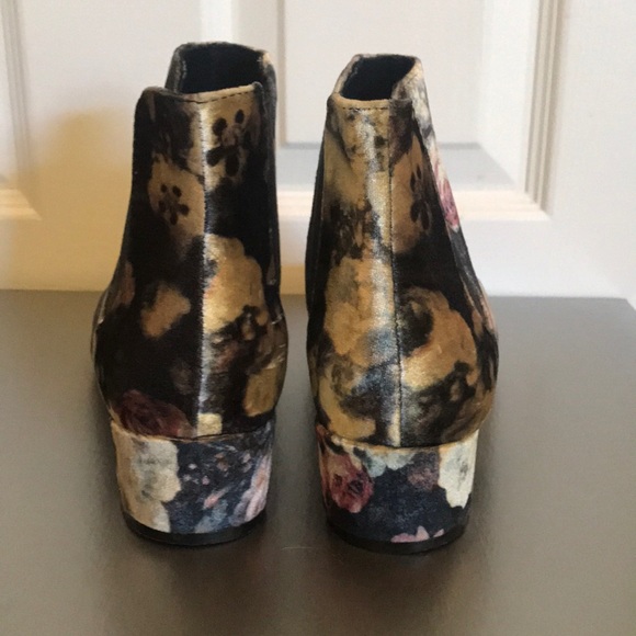 Top shop like new velvet boot - Picture 3 of 3